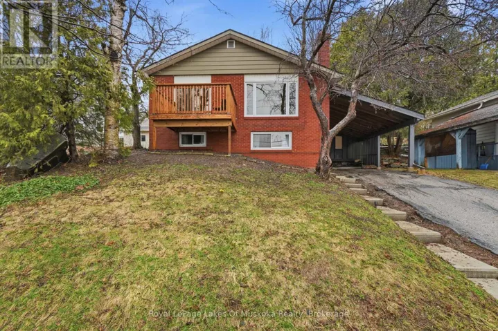 12 MANOMINEE STREET, Huntsville (Chaffey), Ontario P1H1H2