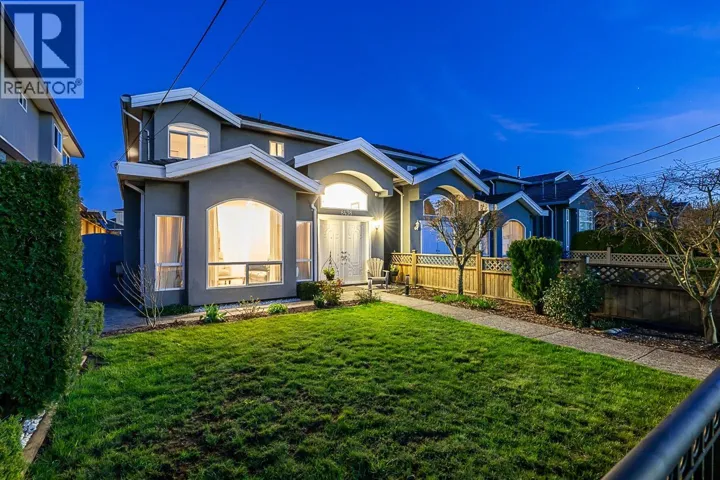 8438 14TH AVENUE, Burnaby, British Columbia V3N2C4