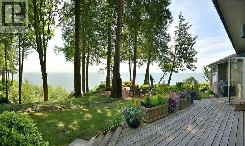7647 EUREKA PLACE, Halfmoon Bay, British Columbia V7Z1A1