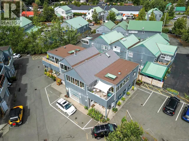 A/D & B/C 2449 Rosewall Cres, Courtenay, British Columbia V9N8R9