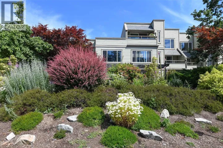 205 2250 Manor Pl, Comox, British Columbia V9M1C5