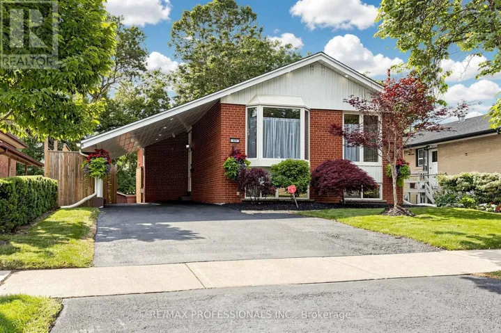17 BARWELL CRESCENT, Toronto (Rexdale-Kipling), Ontario M9W2W4