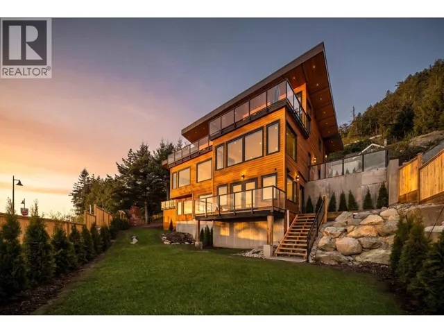 35 KELVIN GROVE WAY, West Vancouver, British Columbia V0N2E0