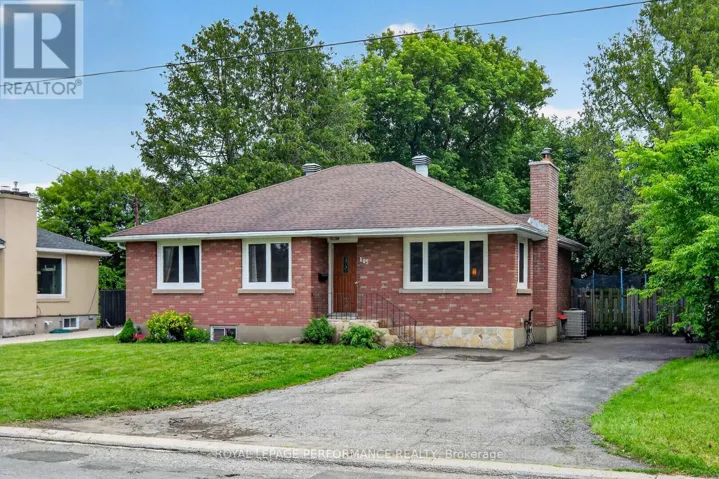 105 CROWNHILL STREET, Ottawa, Ontario K1J6X2