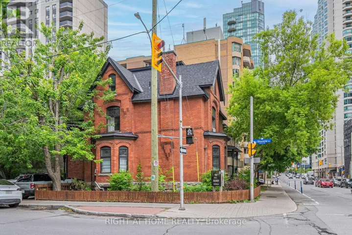B - 220 LYON STREET N, Ottawa, Ontario K1R5V7
