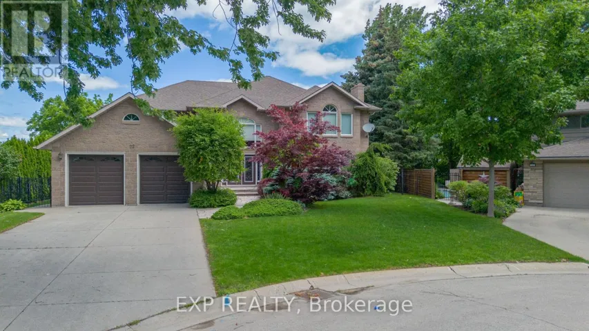 22 BURT COURT, Hamilton (Stoney Creek), Ontario L8G3H4