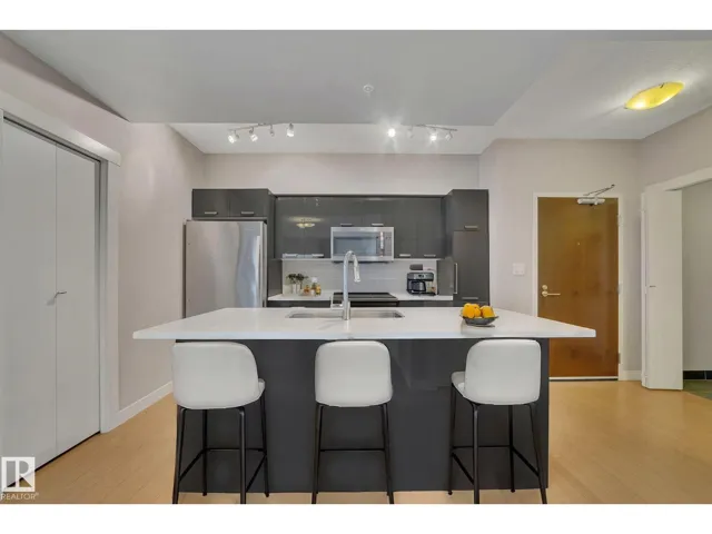 #2107 10410 102 AV NW, Edmonton, Alberta T5J0E9