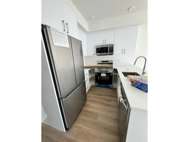 305 15739 FRASER HIGHWAY, Surrey, British Columbia V4N6Y4