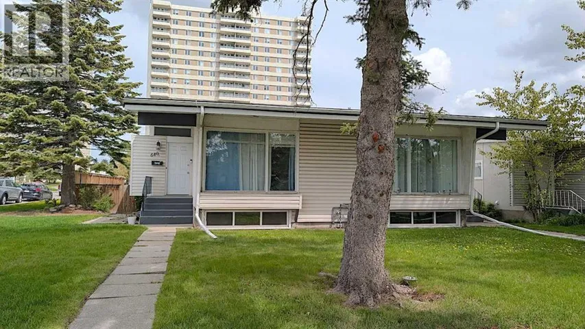 638, 640 68 Avenue SW, Calgary, Alberta T2V0M9
