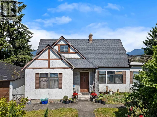 2587 YALE STREET, Vancouver, British Columbia V5K1C1