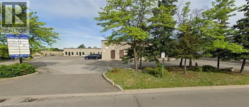 100 LANCING Drive Unit# 10, Hamilton, Ontario L8W3A1