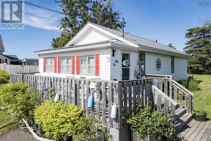 40 Walton Street, Pugwash, Nova Scotia B0K1L0
