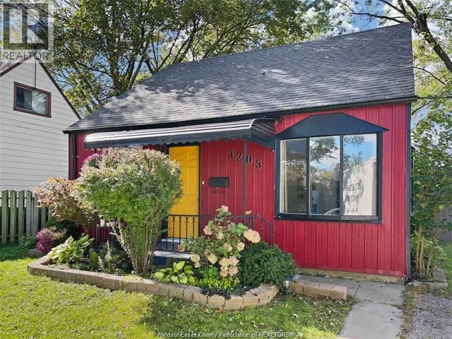 1205 OAK AVENUE, Windsor, Ontario N8X2B2
