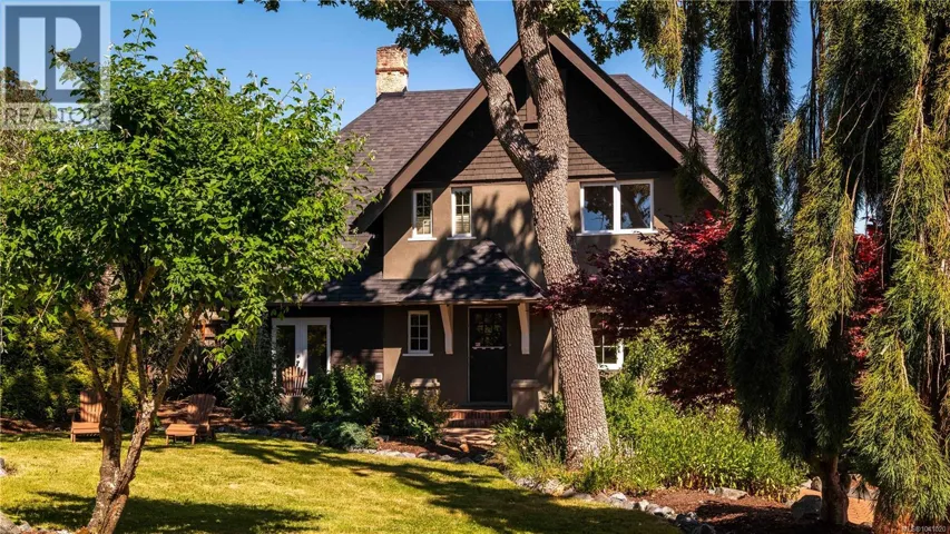 1562 Richardson St, Victoria, British Columbia V8S1R3
