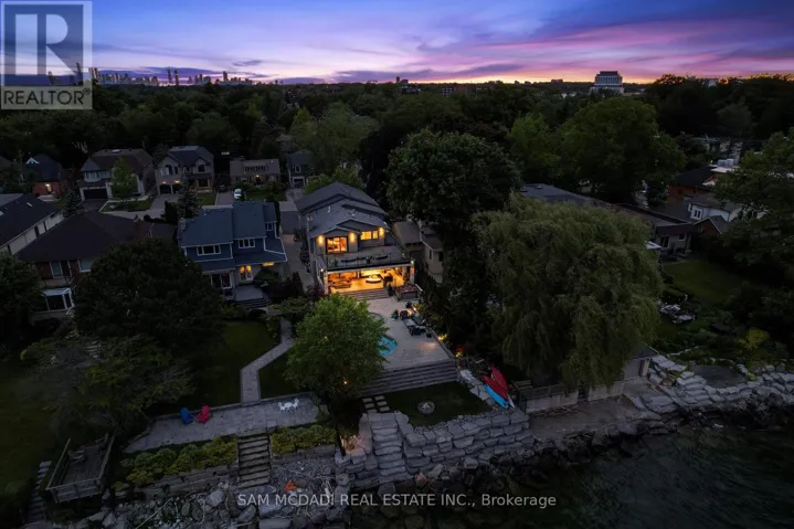 102 CUMBERLAND DRIVE, Mississauga (Port Credit), Ontario L5G3M8