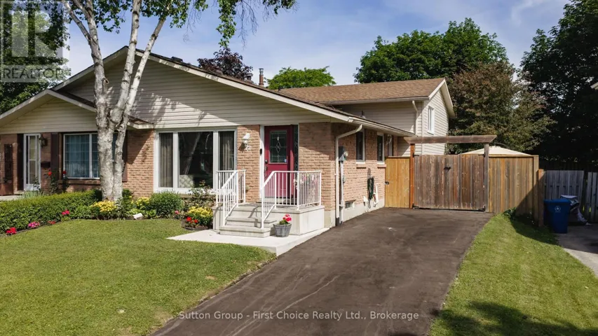 72 AVONWOOD DRIVE W, Stratford, Ontario N4Z1B4