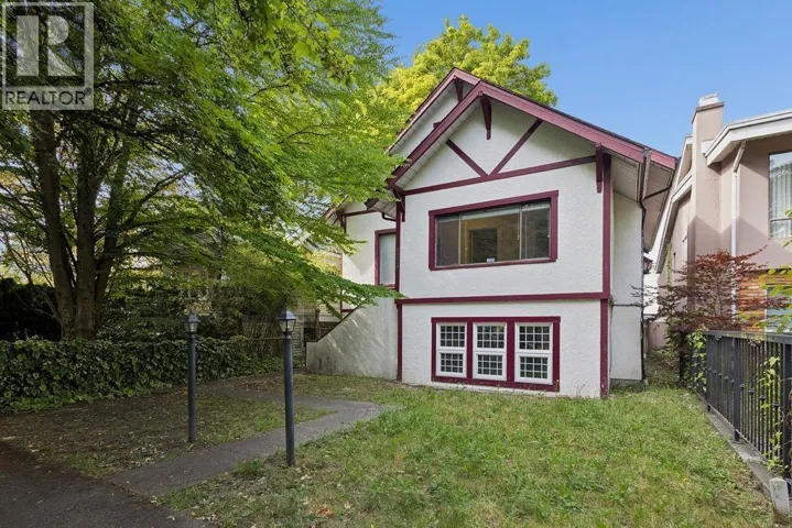 Ground level 3229 W 11TH AVENUE, Vancouver, British Columbia V6K2M9