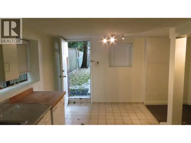 Ground level 3229 W 11TH AVENUE, Vancouver, British Columbia V6K2M9