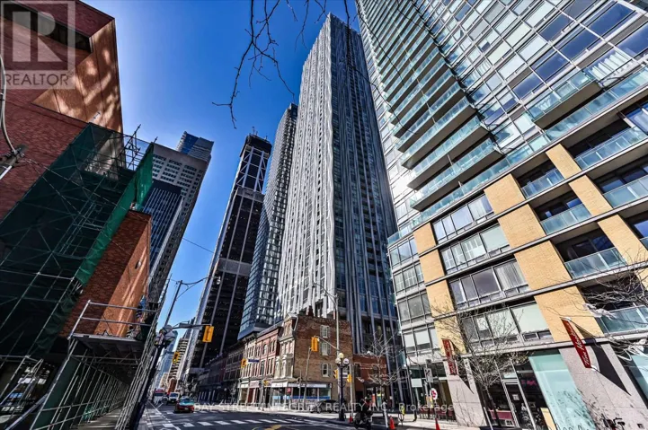 3208 - 1 YORKVILLE AVENUE, Toronto (Annex), Ontario M4W0B1