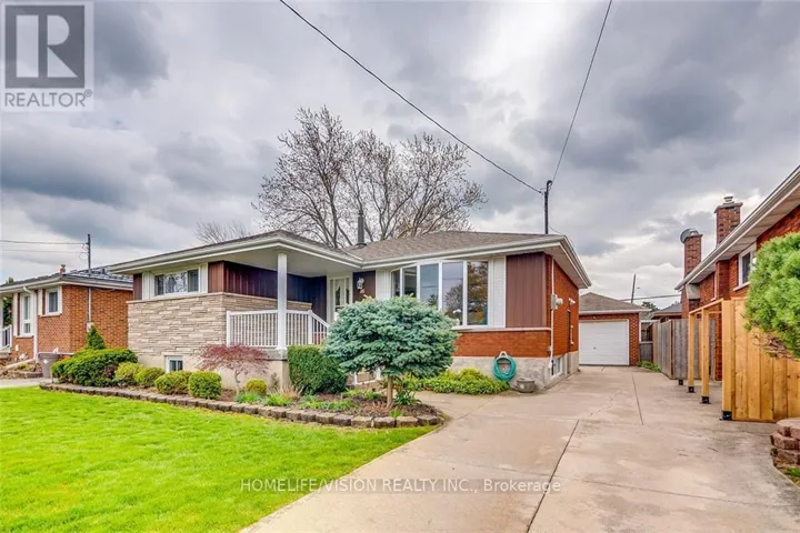 UPPER - 16 NOVA DRIVE, Hamilton (Huntington), Ontario L8T2P3