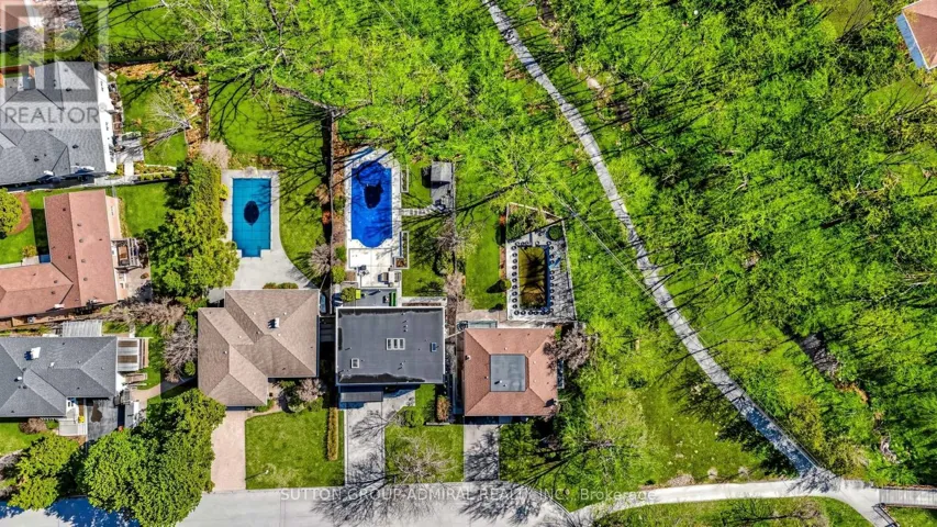 33 THORNY BRAE DRIVE, Markham (Royal Orchard), Ontario L3T3G5