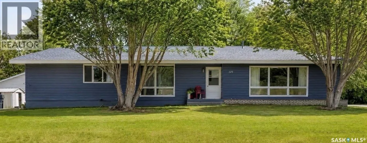 121 4th STREET E, Nipawin, Saskatchewan S0E1E0