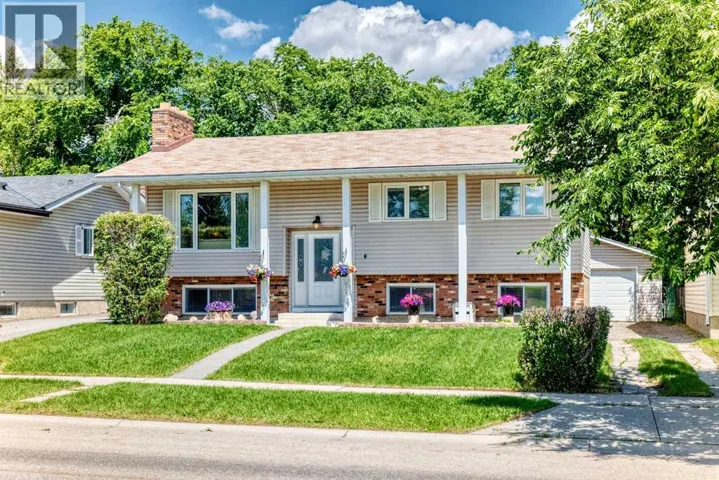 11335 Braeside Drive SW, Calgary, Alberta T2W2V6