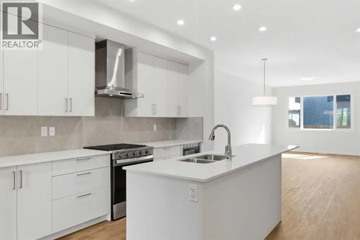 107 Royston Way NW, Calgary, Alberta T3L0M4