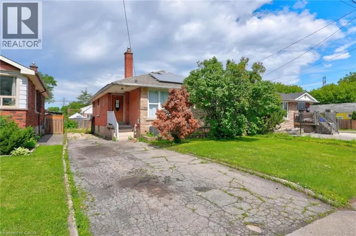 689 BURGESS Avenue, Hamilton, Ontario L8H6J2