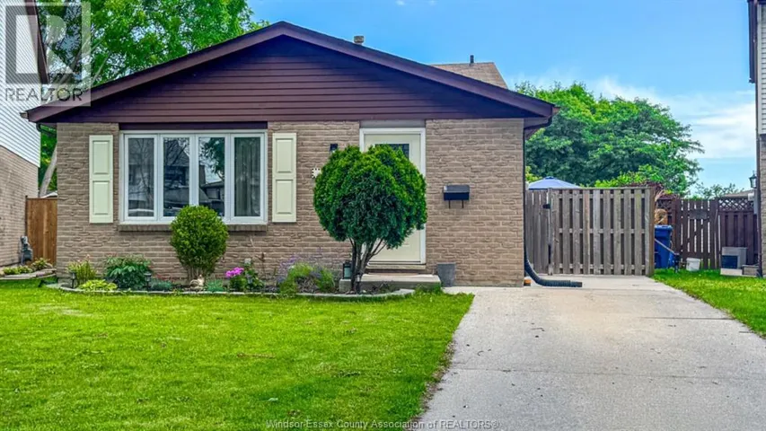 1343 LEAFIELD, Windsor, Ontario N8W5A2