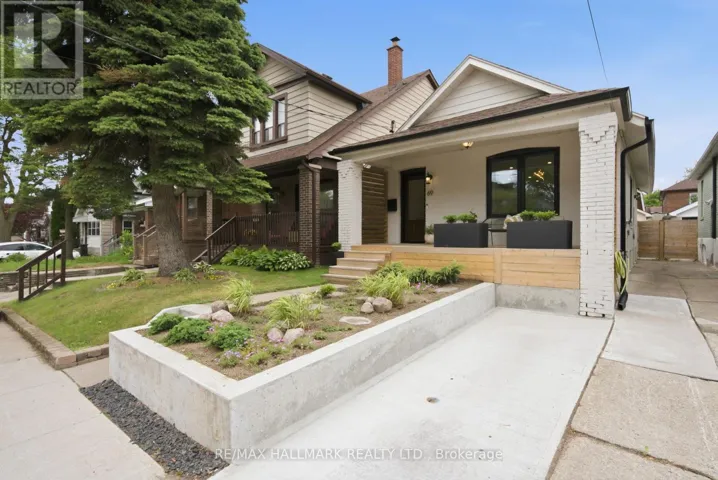 69 GATWICK AVENUE, Toronto (Woodbine-Lumsden), Ontario M4C1W4