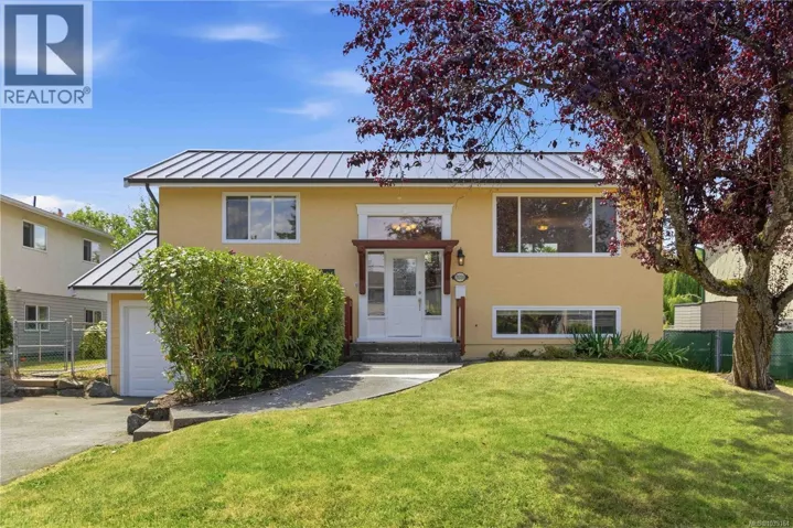 2039 Ardwell Ave, Sidney, British Columbia V8L2L6