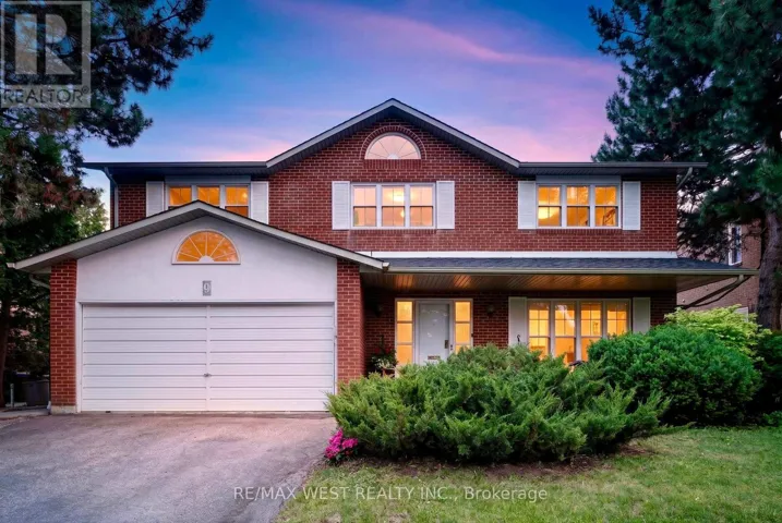 9 HARLINGTON ROAD, Toronto (Banbury-Don Mills), Ontario M3B3G3