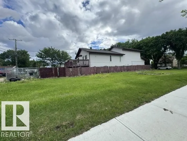 11447 90 ST NW, Edmonton, Alberta T5B3X8