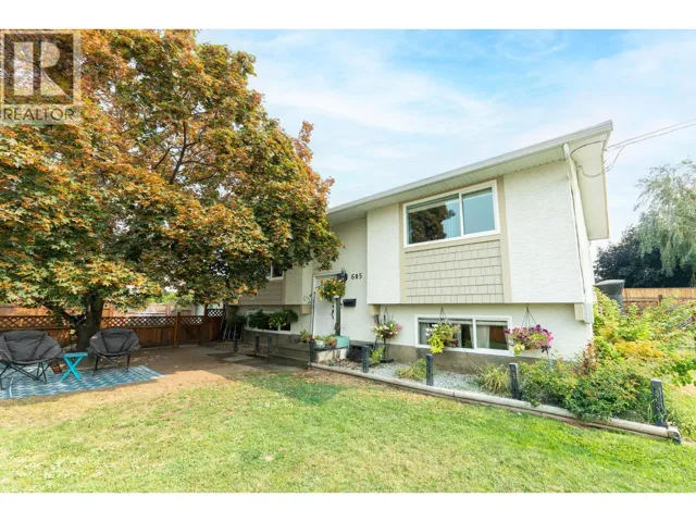 605 Stirling Road, Kelowna, British Columbia V1X3X4