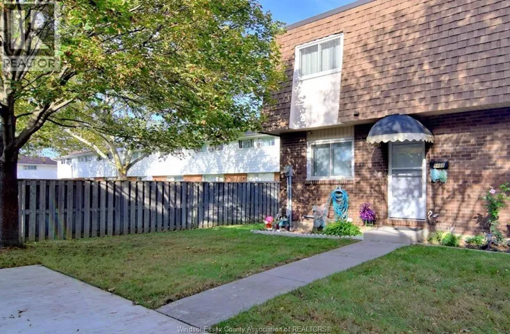 5468 LASSALINE AVENUE, Windsor, Ontario N8T1A9