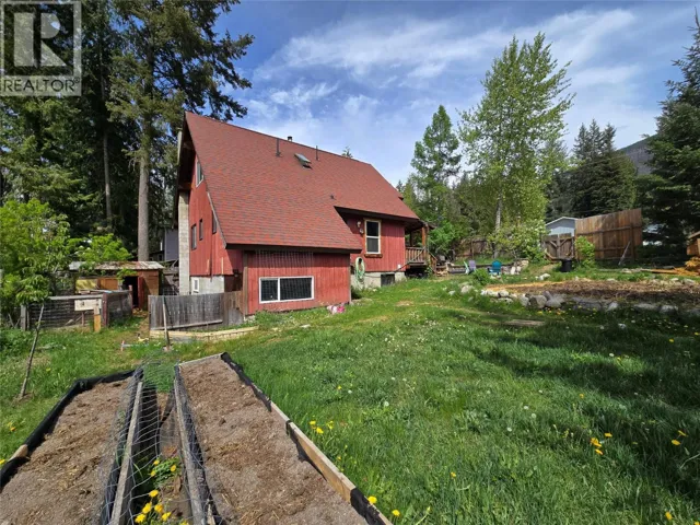 1013 Slocan Street, Slocan, British Columbia V1L2C0