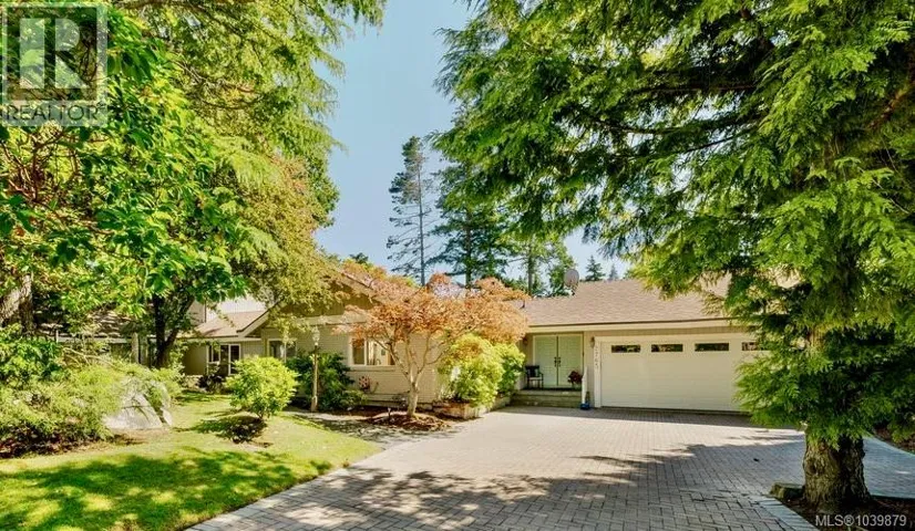 2763 Arbutus Rd, Saanich, British Columbia V8N5X8