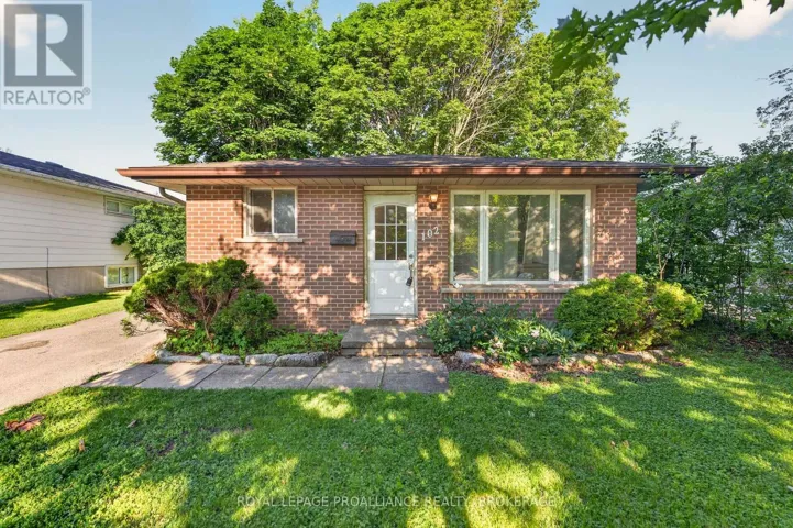 102 CALDERWOOD DRIVE, Kingston (Central City West), Ontario K7M6M3