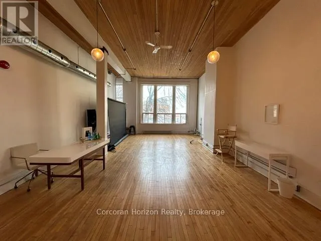 204 - 41 KING WILLIAM STREET, Hamilton (Beasley), Ontario L8R1A2