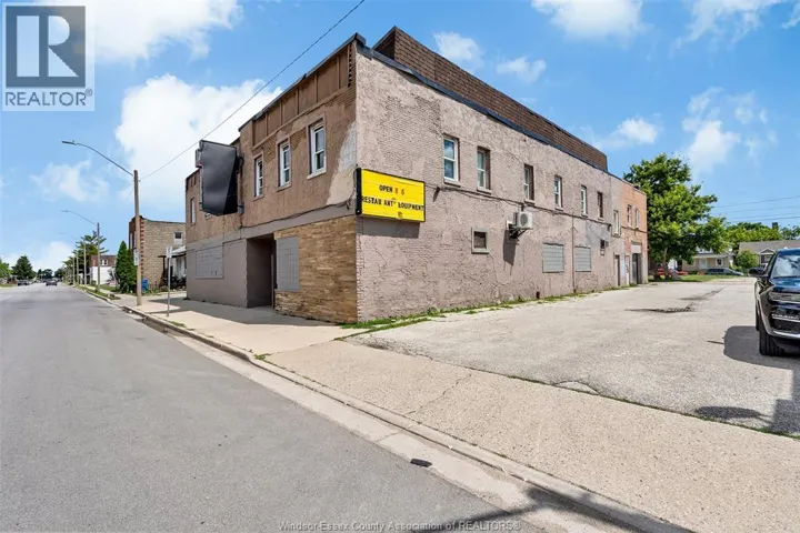 1636 DROUILLARD, Windsor, Ontario N8Y2S3