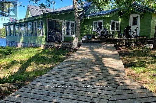 B256 CROOKED ISLAND, The Archipelago (Archipelago South), Ontario P2A2T4