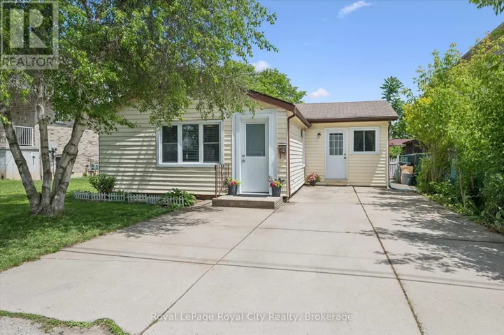 10 MACVILLE AVENUE, Kitchener, Ontario N2K1T1
