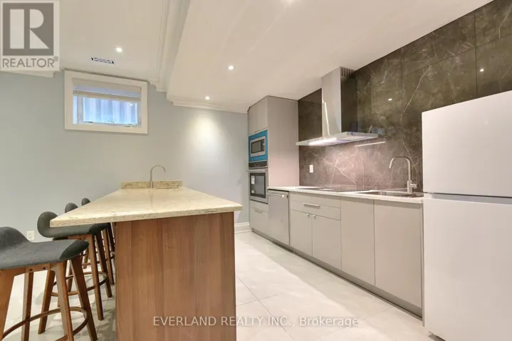 LOWER - 369 HOLLYWOOD AVENUE, Toronto (Willowdale East), Ontario M2N3K9