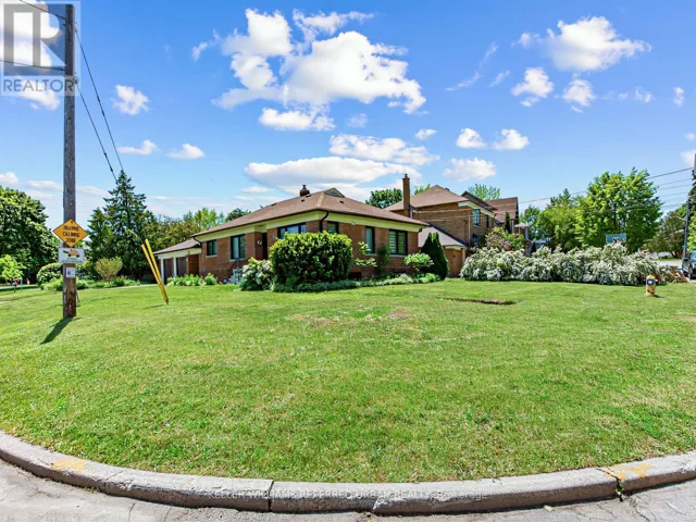 73 PRINCE CHARLES DRIVE, Toronto (Englemount-Lawrence), Ontario M6A2H4