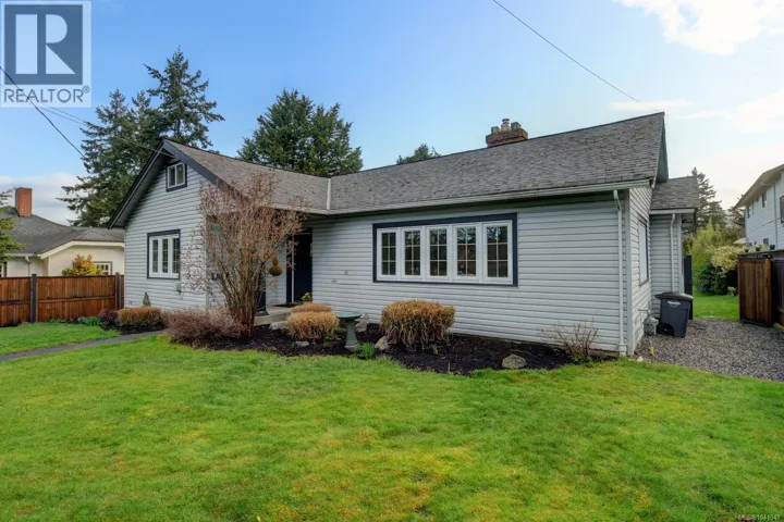 3919 Quadra St, Saanich, British Columbia V8X1J3
