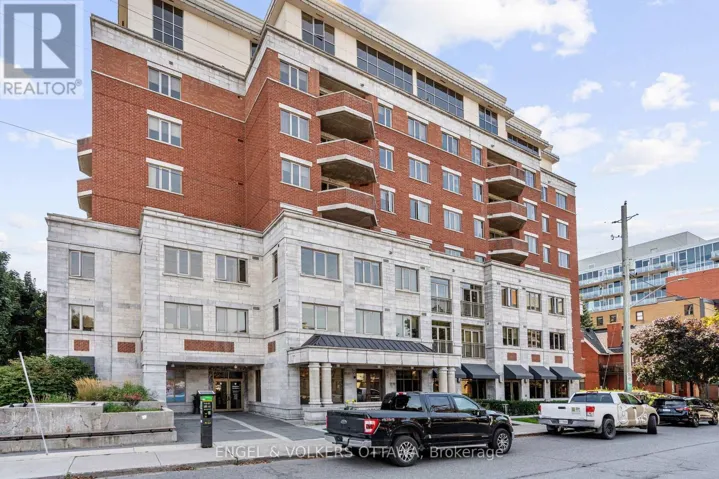 208 - 320 MCLEOD STREET, Ottawa, Ontario K2P1A3
