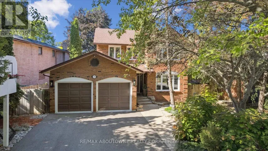 1194 QUEEN VICTORIA AVENUE, Mississauga (Lorne Park), Ontario L5H3H3