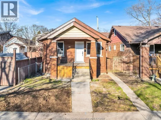 1568 york street, Windsor, Ontario N8X1W4