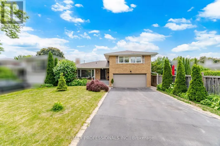 12 THICKET ROAD, Toronto (Markland Wood), Ontario M9C2T3
